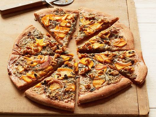 Photo Pizza with nutmeg pumpkin and gorgonzola cheese