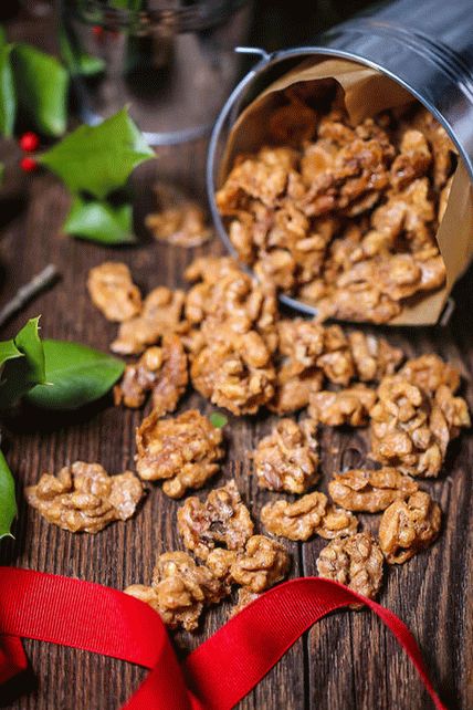 Photo Spicy walnuts in sugar icing