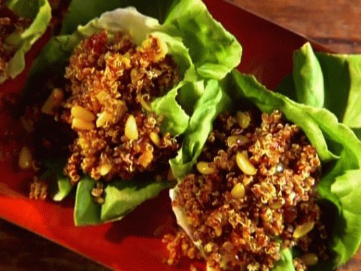 Photo of quinoa pilaw on lettuce