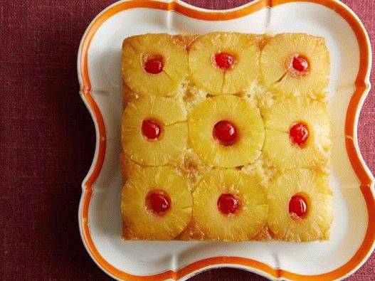 Photo Pie-changer with pineapple