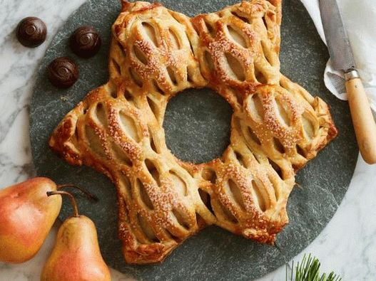 Photo Wreath pie with pears stuffed with chocolate truffles