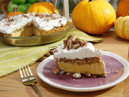 Photo a cake from cookies without baking with pumpkin ice cream