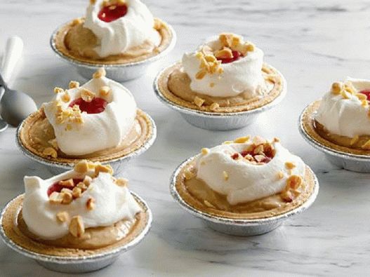 Photo Pie with peanut pudding and jam