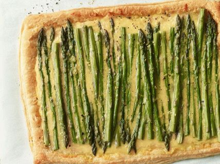 Photo Pie with Asparagus and Cheese