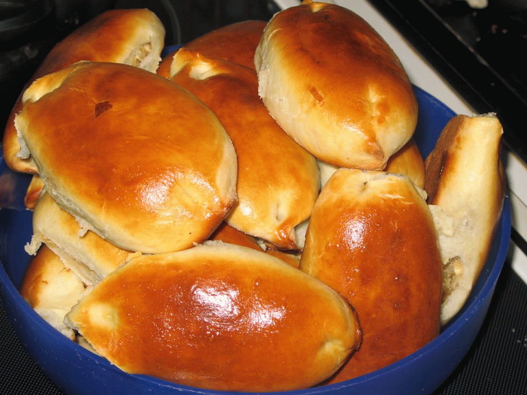 Cabbage pies with egg