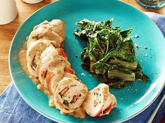 Chicken with blue cheese and nuts, wrapped in bacon in milk sauce