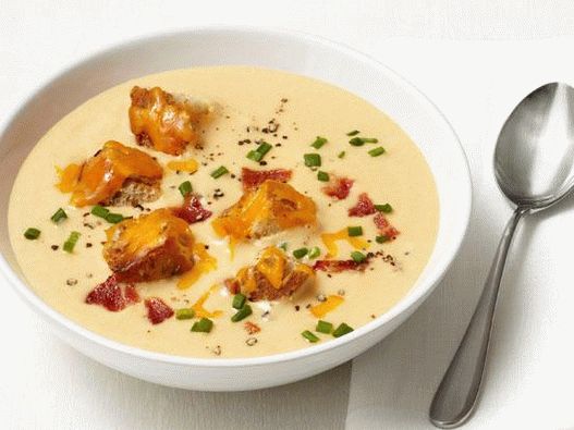 Apple soup with bacon and cheese croutons
