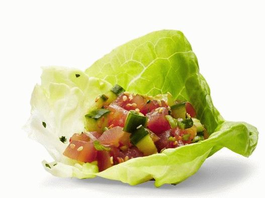 Photo of Poke with Tuna in Salad Leaves