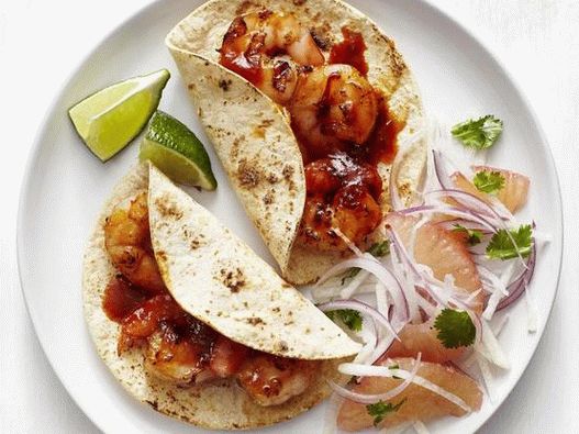 Tacos with shrimp and grapefruit salad
