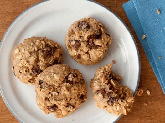 Soft Oatmeal Raisin Cookies