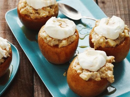 Baked apples with oatmeal and apple cider syrup