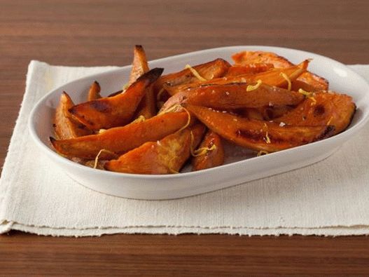Baked sweet potato with caramel crust