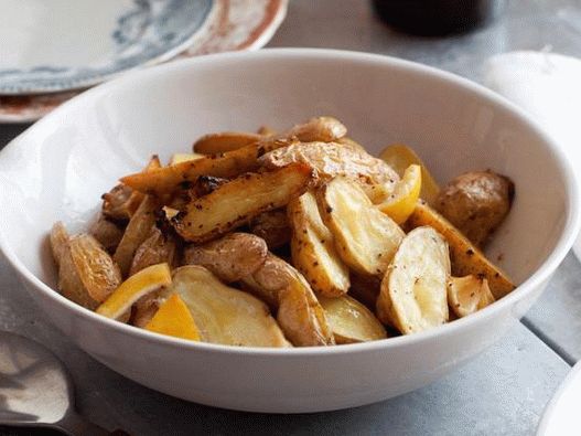 Wax potatoes baked with lemon