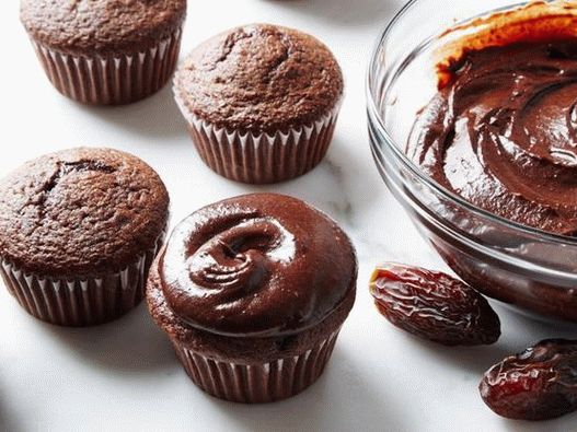Photo Useful chocolate cream for decorating confectionery