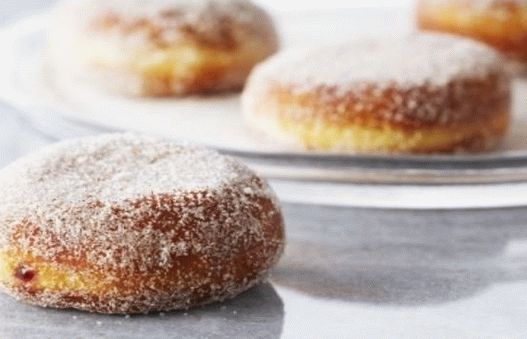 Photo Raspberry jam donuts