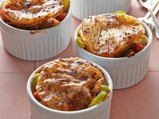 Photo Pot-pie with chicken and mushrooms