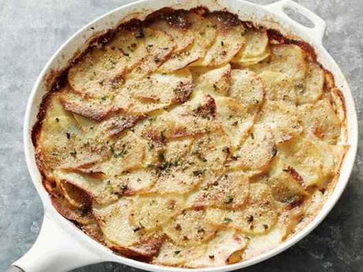 Potato gratin with garlic