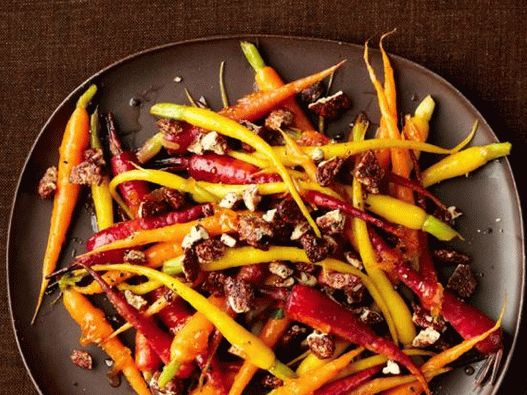 Glazed carrots with candied pecans