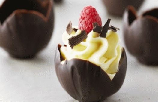 Photo Festive tartlets with chocolate mousse