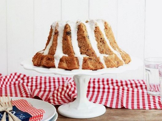 Dish Photography - Election Day Cupcake (Yeast Cake with Dried Fruits and Nuts)