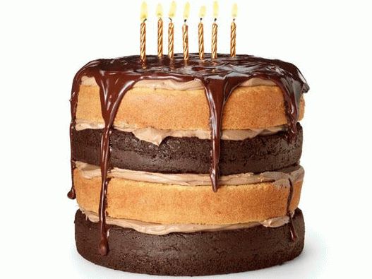 Photo A festive chocolate-vanilla biscuit cake with coffee ganache