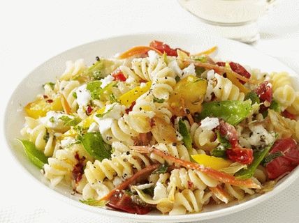 Photo of Primavera with carrots, peas and bell peppers
