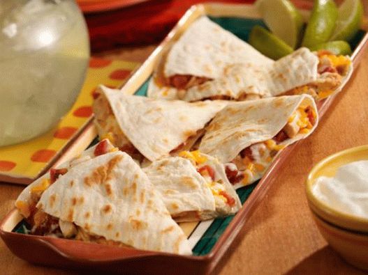 Photo Simple quesadilla with chicken