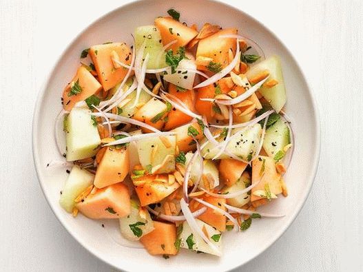 Photo - Salad with melon and spicy almonds