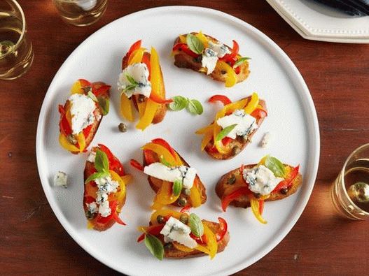 Photo of the dish - Bruschetta with sweet pepper and gorgonzola