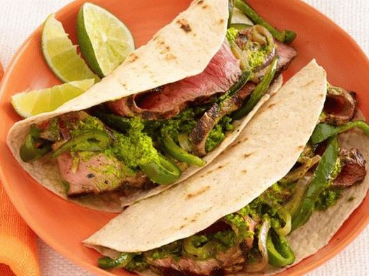 Fajitas with steak, chimichurri sauce and hoppy peppers