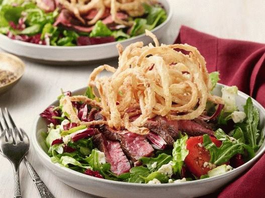 Big salad with steak