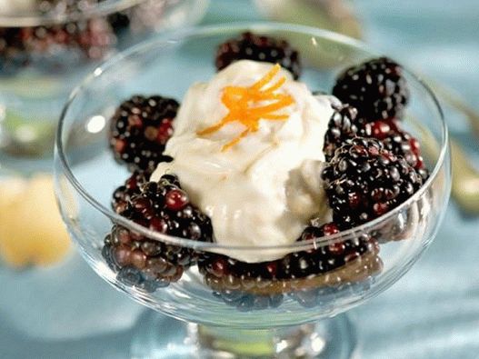 Photo Simple berry dessert