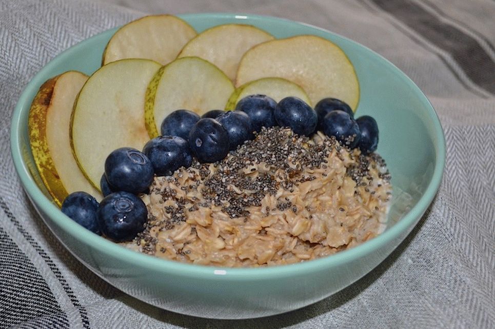 Spicy porridge with pear