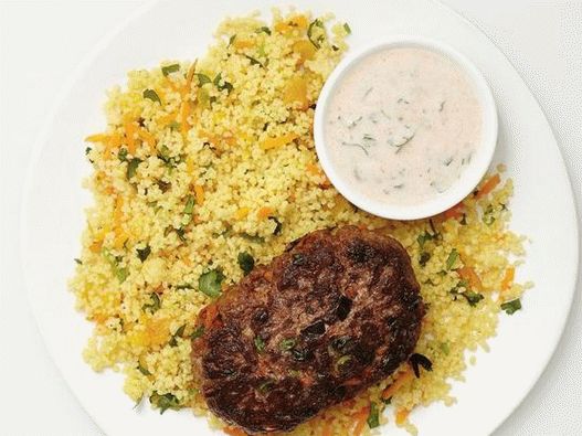 Photo Spicy beef cutlets with couscous