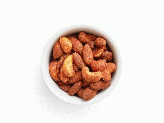 Photo Spicy nuts with barbecue flavor