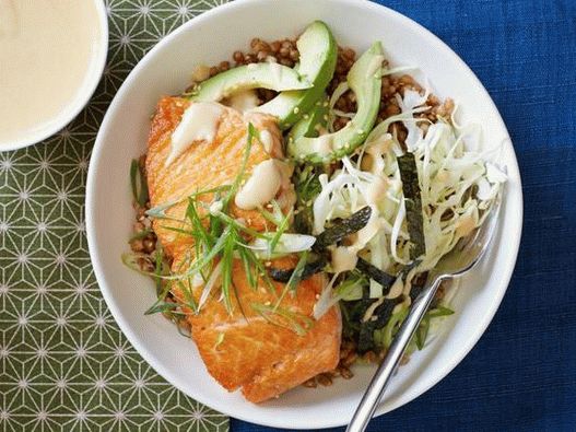 Photo Wheat with salmon and miso sauce