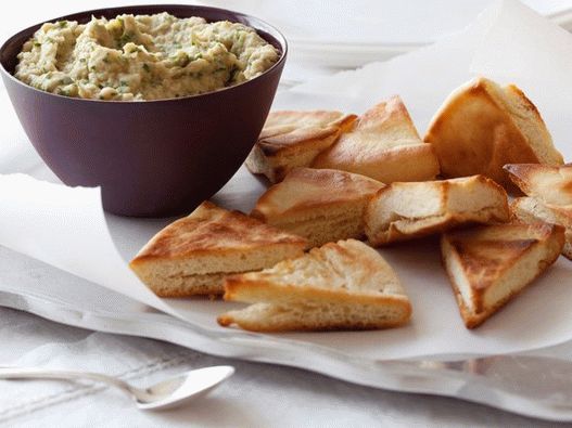 Photo of White Bean Puree with Pita Chips