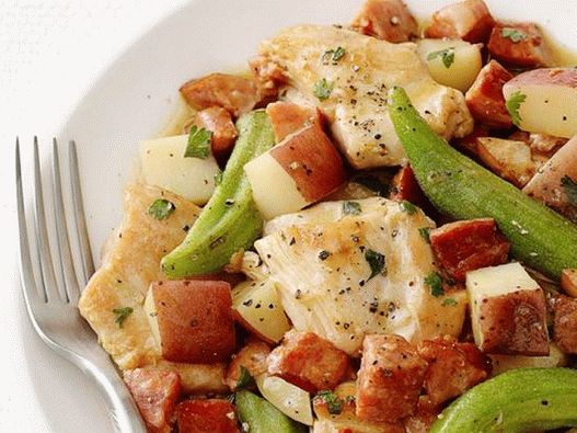Photo Ragout of potatoes and okra with smoked meats