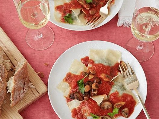Photo of Ravioli with mushrooms and spinach - a dish for lovers