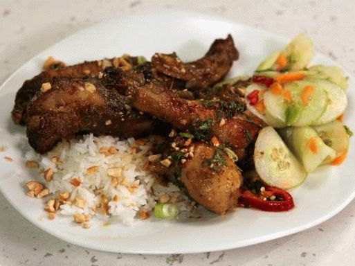 Photo Ribs in Thai with light-salted cucumbers