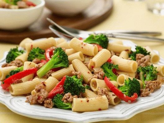 Photo of the dish - Pasta with minced turkey and broccoli