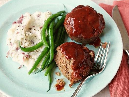 Meat muffins with barbecue sauce