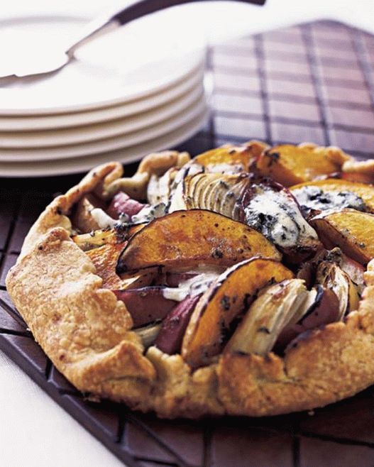 Photo of the dish - Pie-biscuit with pumpkin, blue cheese and thyme