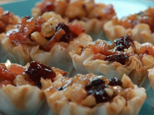 Photo of the dish - Tartlets with pears, walnuts and raisins