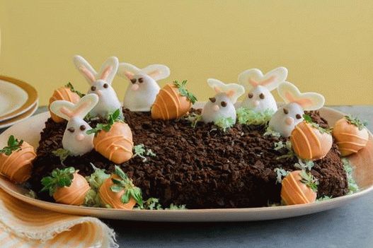 Cake with rabbits and carrots from strawberries