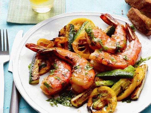 Photo - Shrimp with baked lemon and zucchini