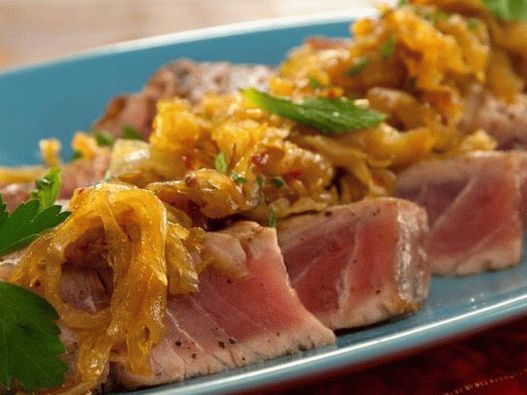 Photo - Grilled tuna with caramelized onions, cinnamon and mint