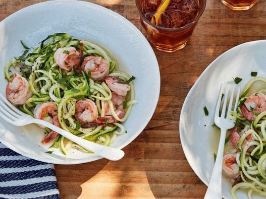 Photo - Shrimps and zucchini stewed in garlic sauce