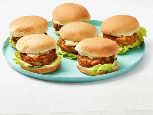 Hamburgers with crab cutlets breaded with crackers