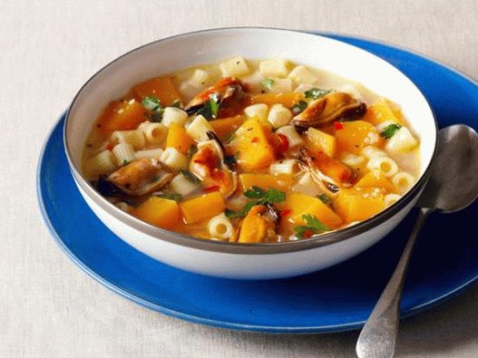 Soup with pumpkin, mussels and pasta